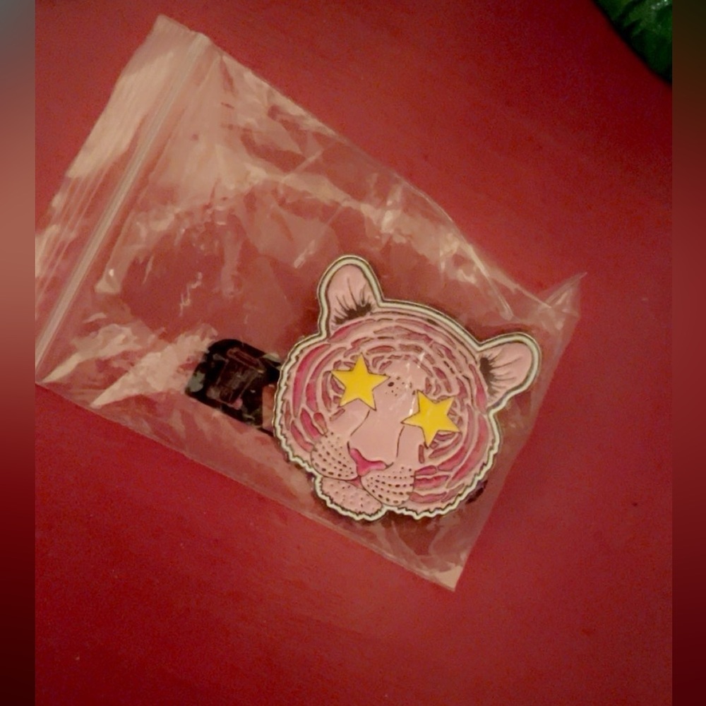 💝Free WITH PURCHASE ONLY: Pin - 💖Pink Wild Cat Star Eyes💖💝